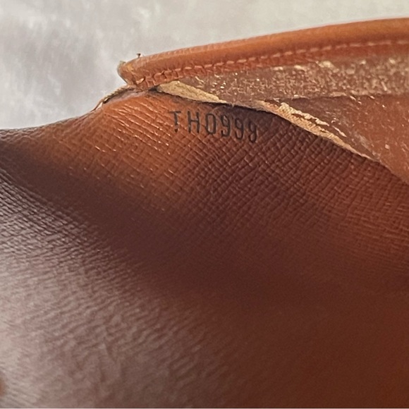 Authentic LV Sarah wallet - Picture 7 of 15